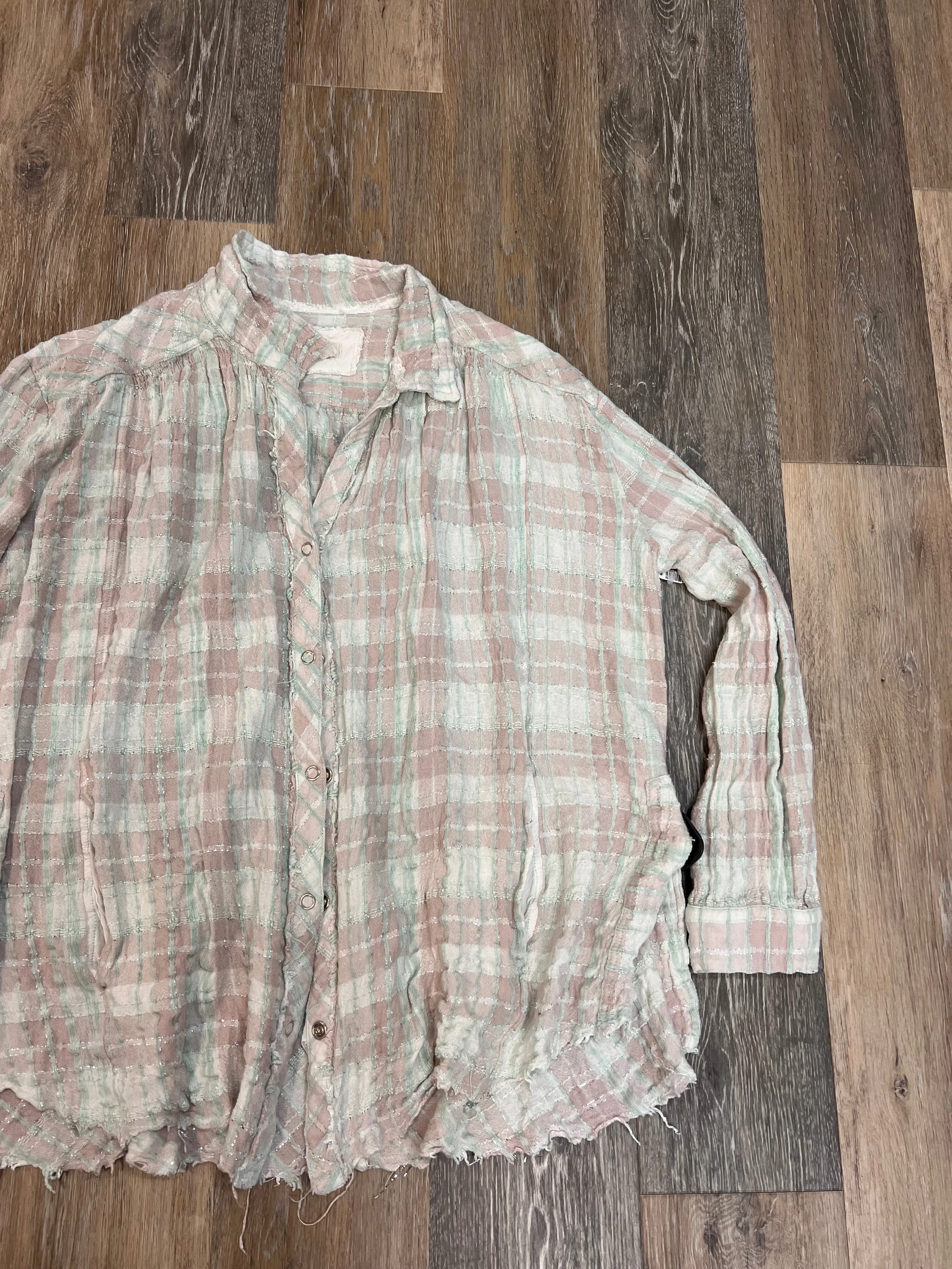 Blouse Long Sleeve By We The Free In Plaid Pattern, Size: M