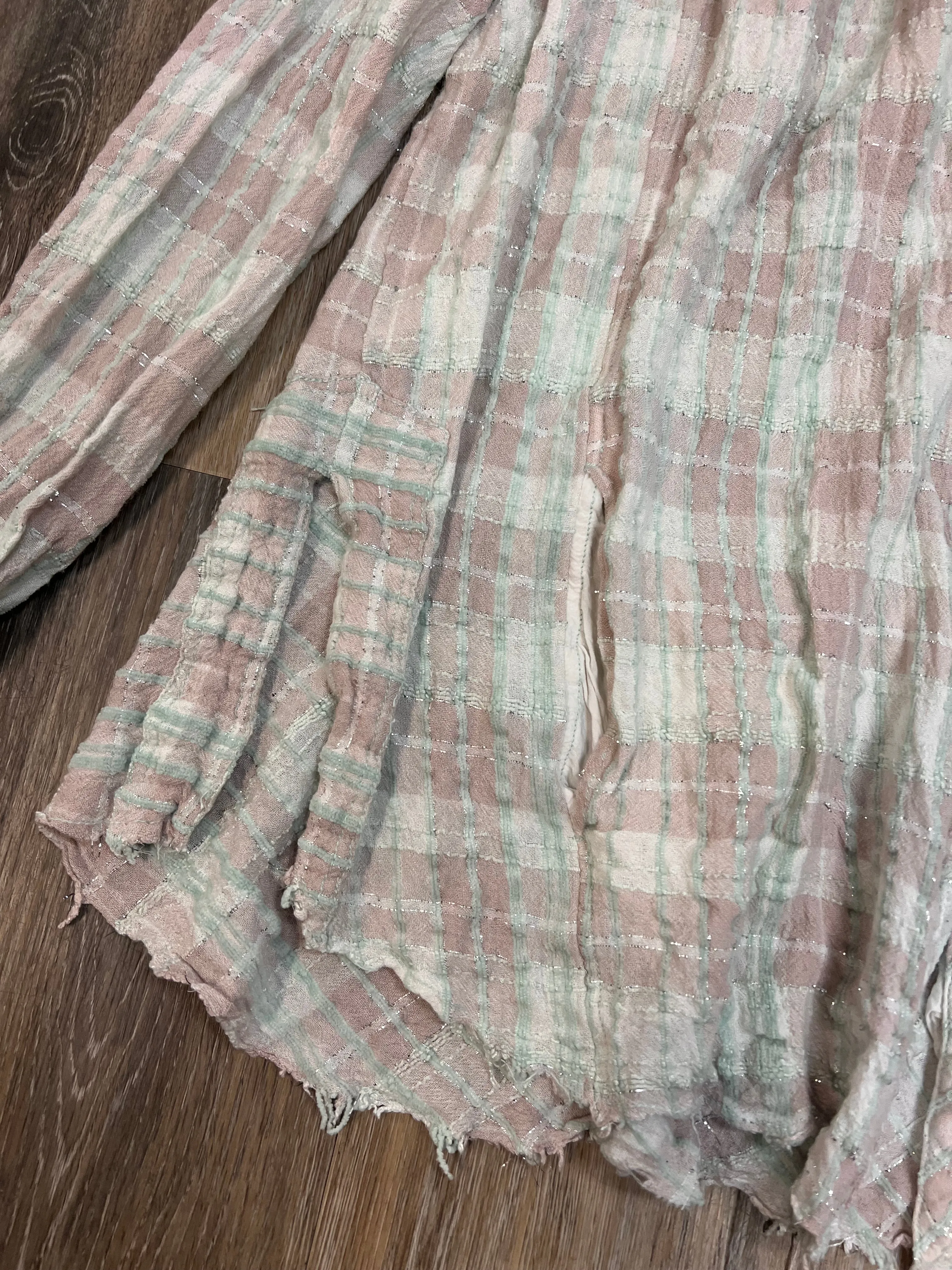 Blouse Long Sleeve By We The Free In Plaid Pattern, Size: M