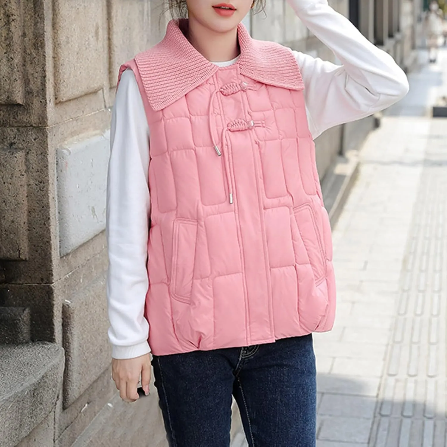 Womens Quilted Vest Lightweight Down Vests Stand Collar Padded Outwear Pockets Trendy Fashion Sleeveless Puffer Jackets